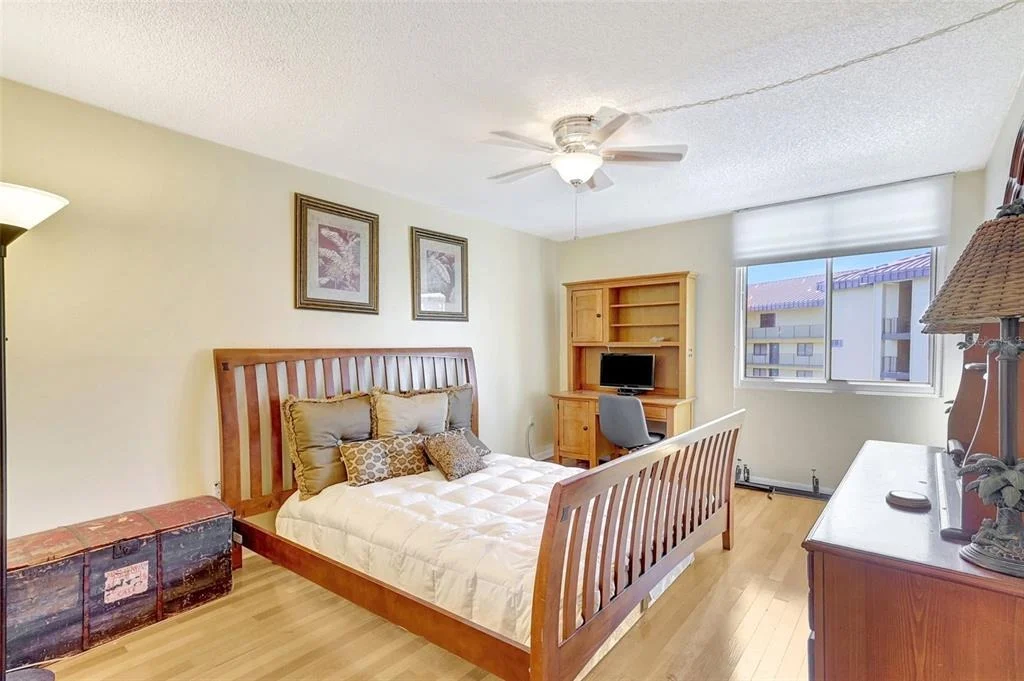 Photo of Unit 708 at 660 ISLAND WAY