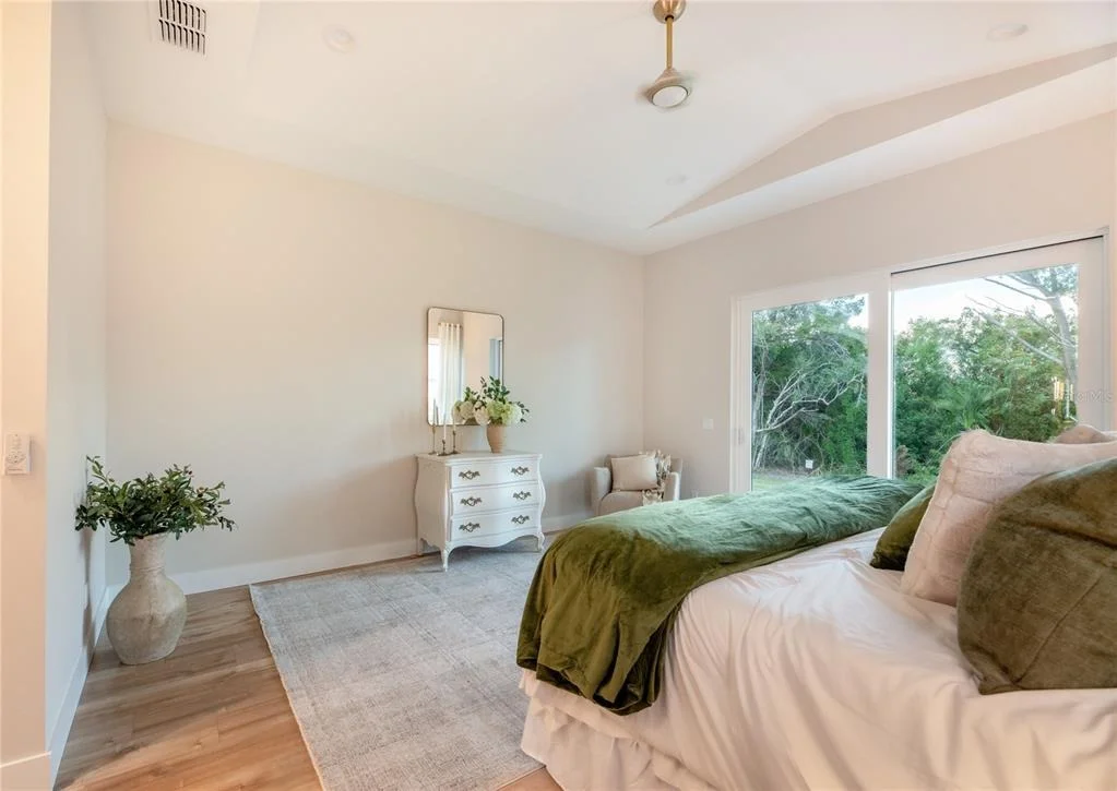 Photo of 2549 PALM AVENUE