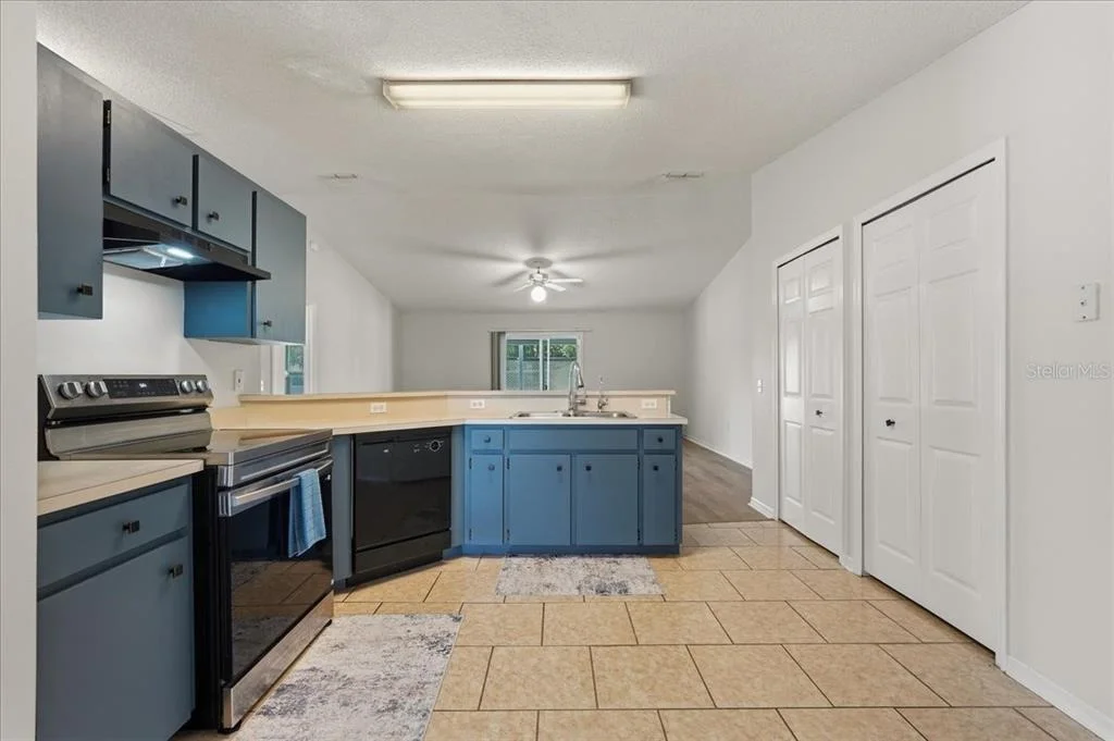 Photo of 372 LAKE DAISY CIR