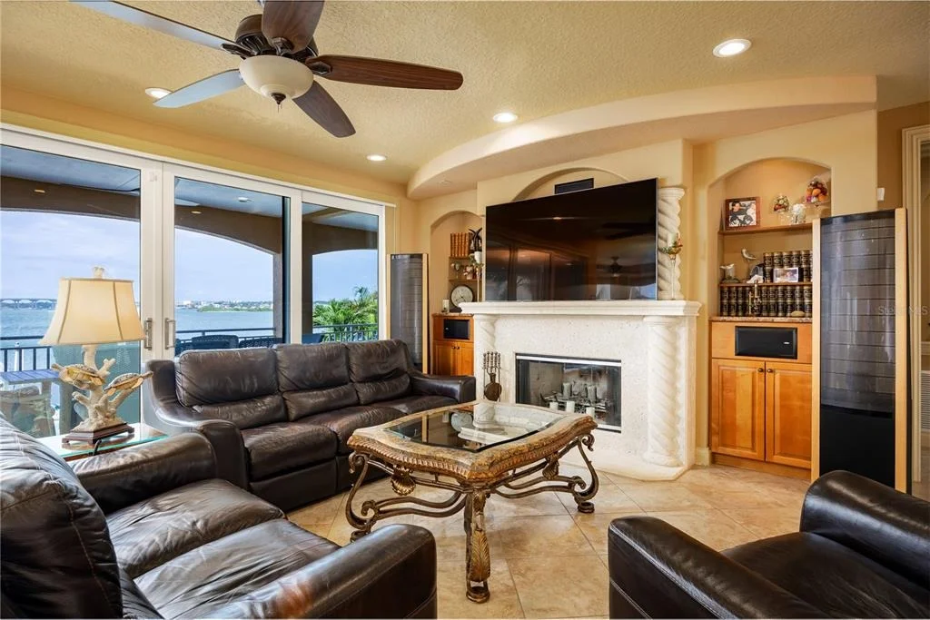 Photo of 306 HARBOR DRIVE