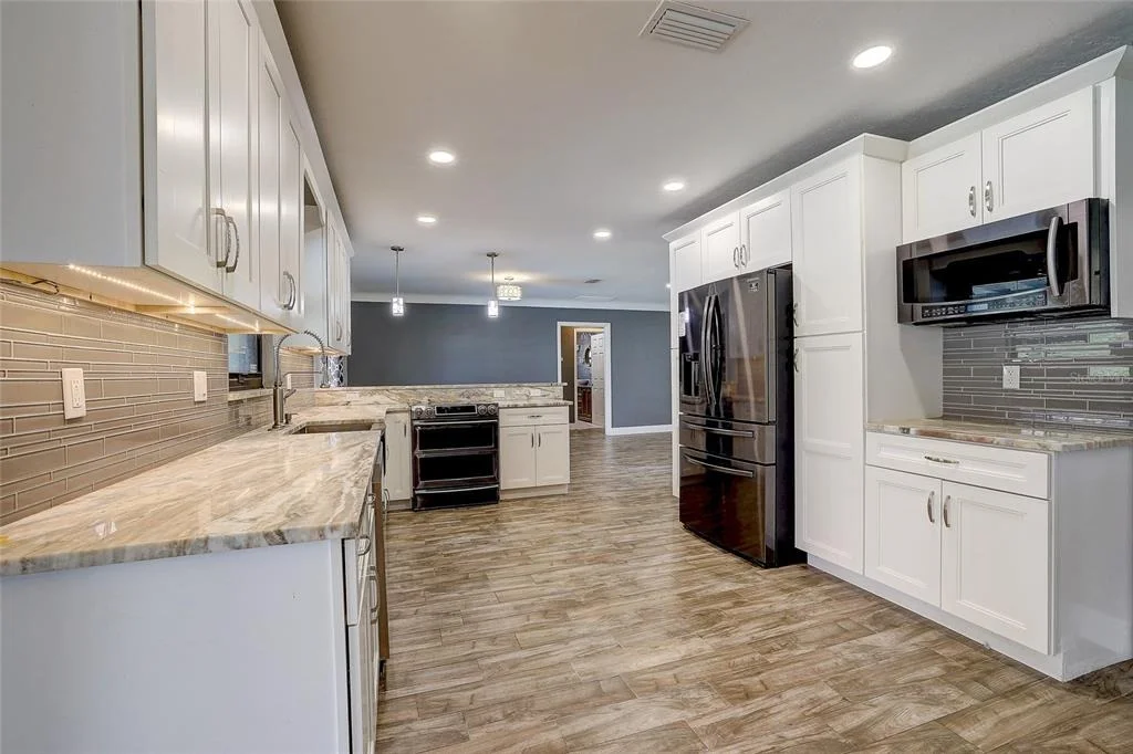 Photo of 323 SUWANEE AVENUE