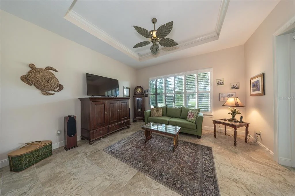 Photo of 14 LONGVIEW WAY N