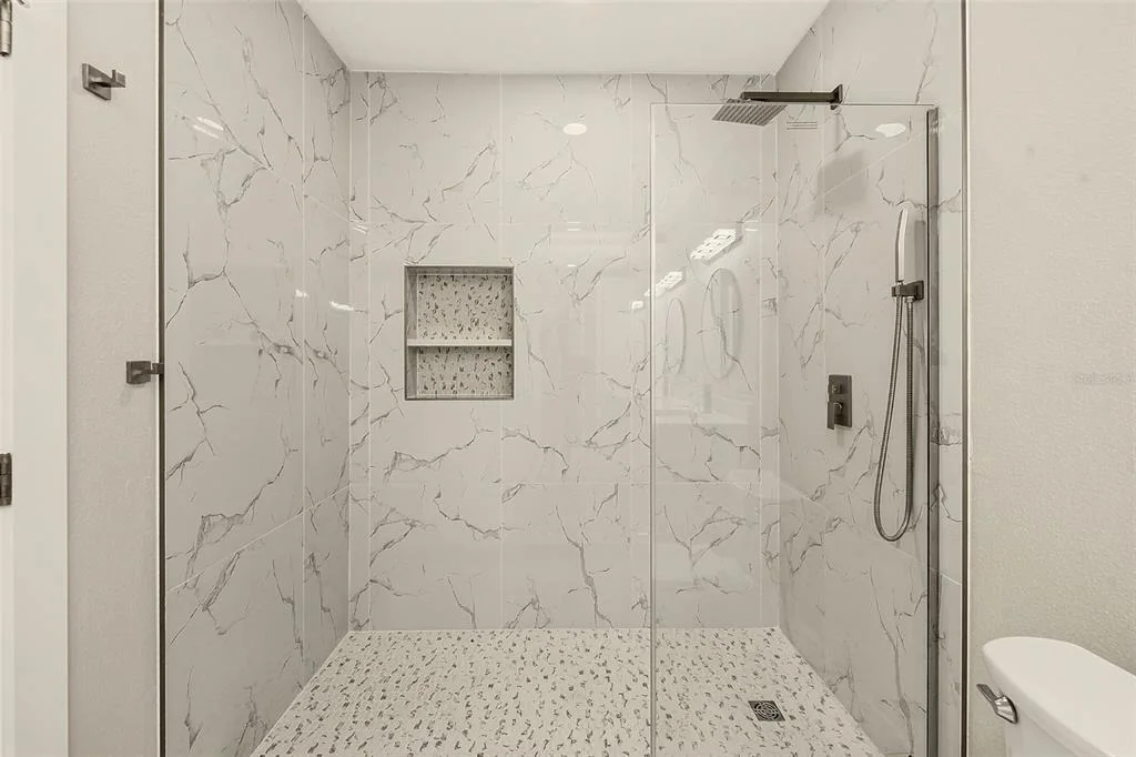 Photo of 1595 OAK LANE