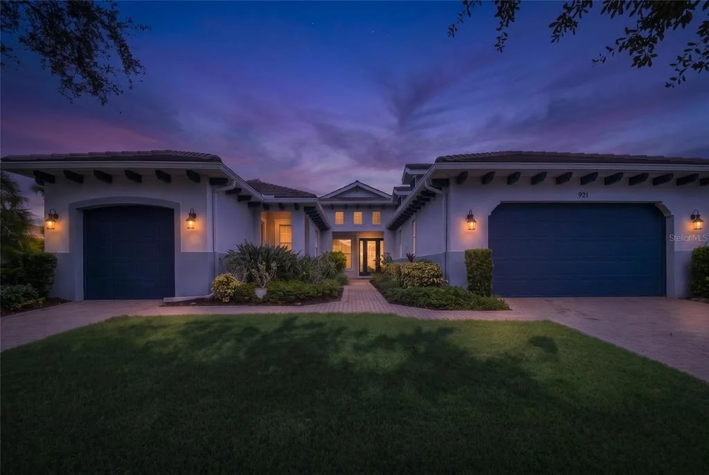 Photo of 921 RIVERSCAPE STREET