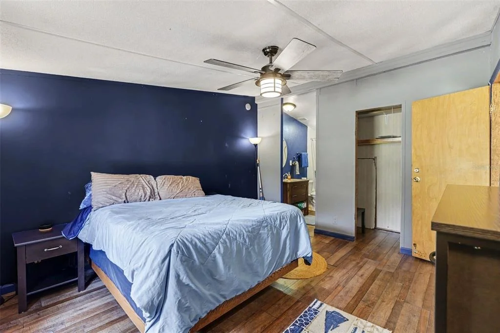 Photo of 10239 LYONS AVENUE