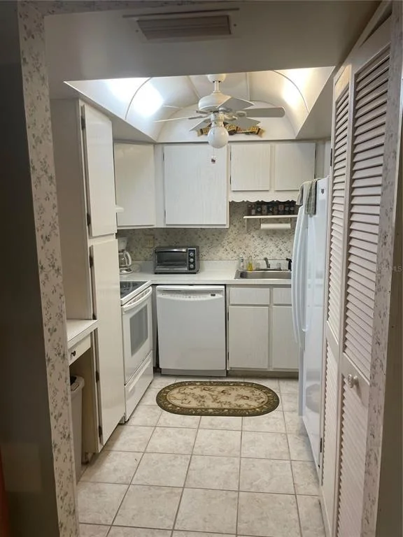 Photo of Unit UNITA at 532 MIDWAY DRIVE