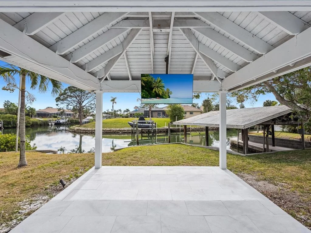 Photo of 221 LYCHEE ROAD