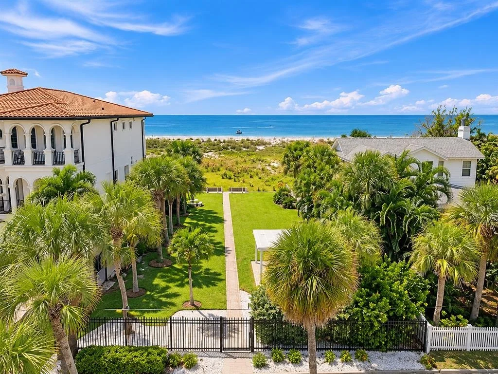 Photo of 980 BAY ESPLANADE