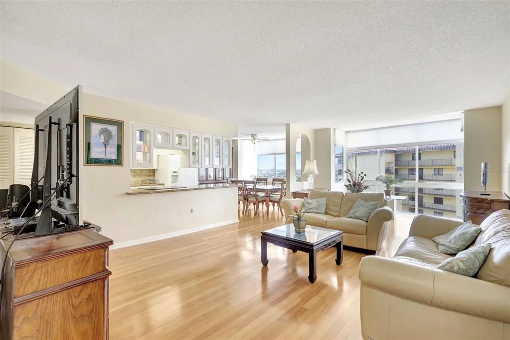 Photo of Unit 708 at 660 ISLAND WAY
