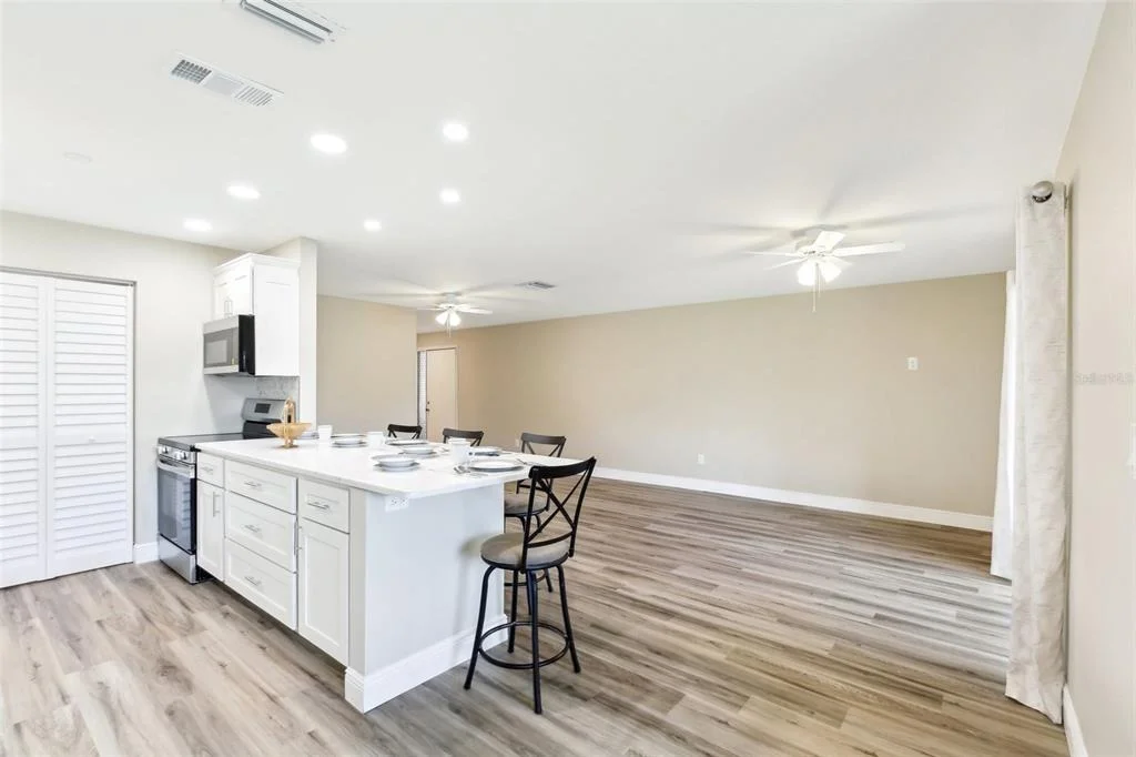 Photo of 1203 16TH CIRCLE SE