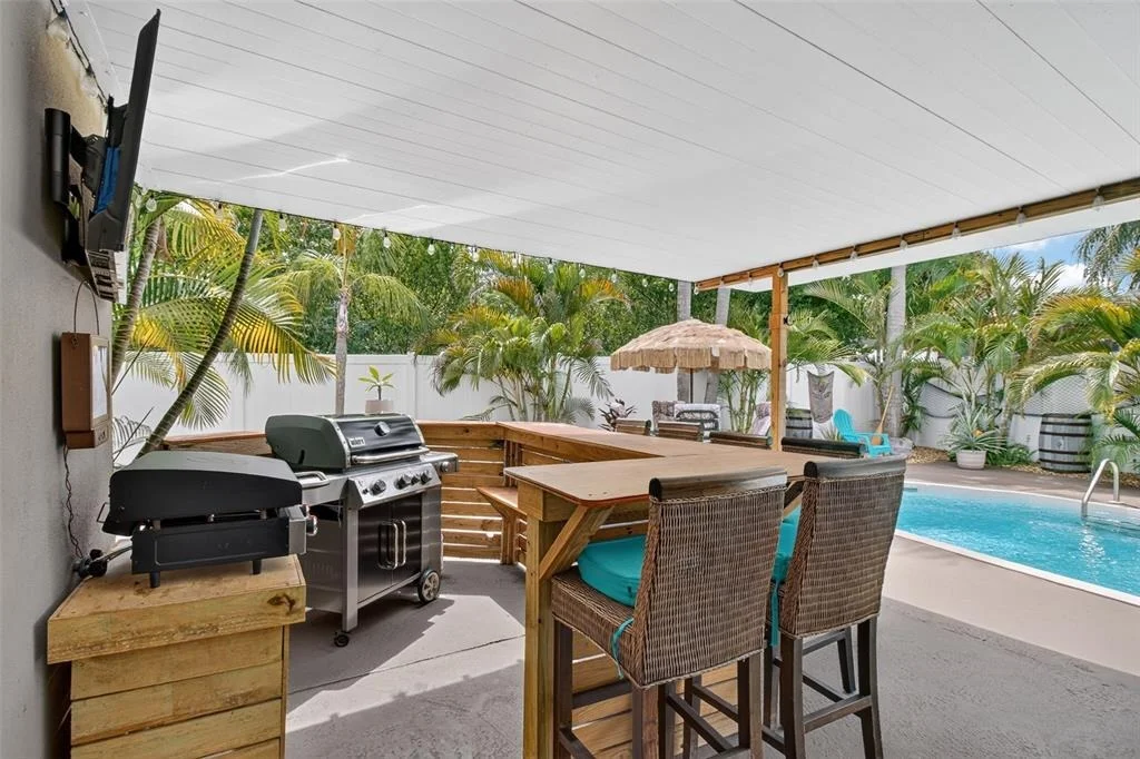 Photo of 2221 COLONIAL DRIVE