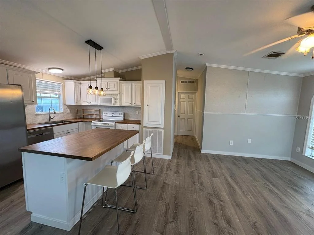 Photo of 653 LOS ALTOS