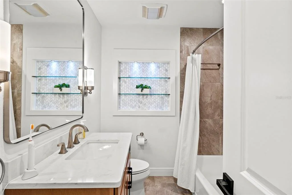 Photo of 480 W DAVIS BOULEVARD