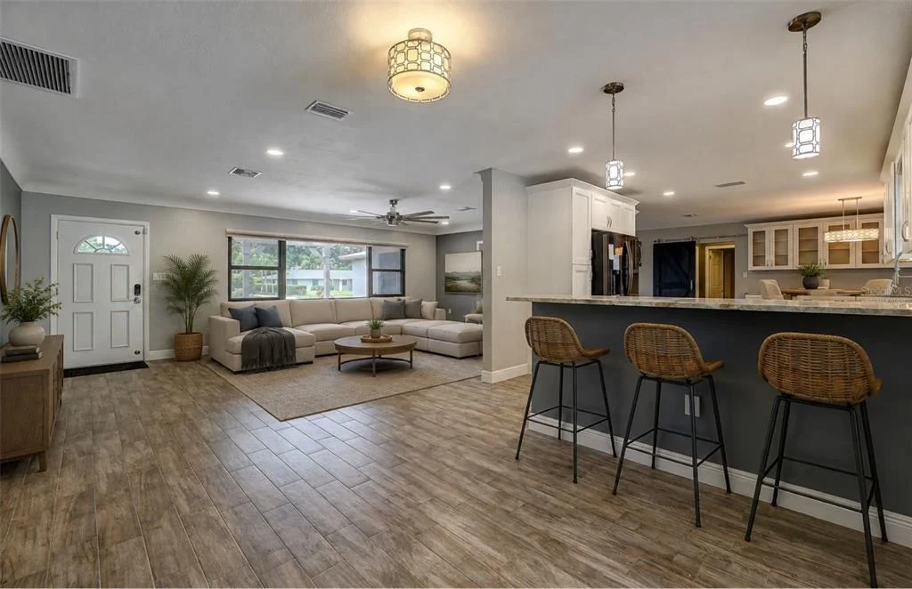 Photo of 323 SUWANEE AVENUE