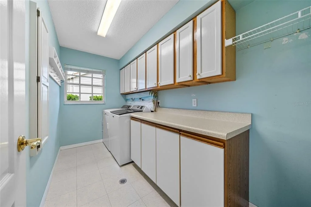 Photo of 555 PARK ESTATES SQUARE