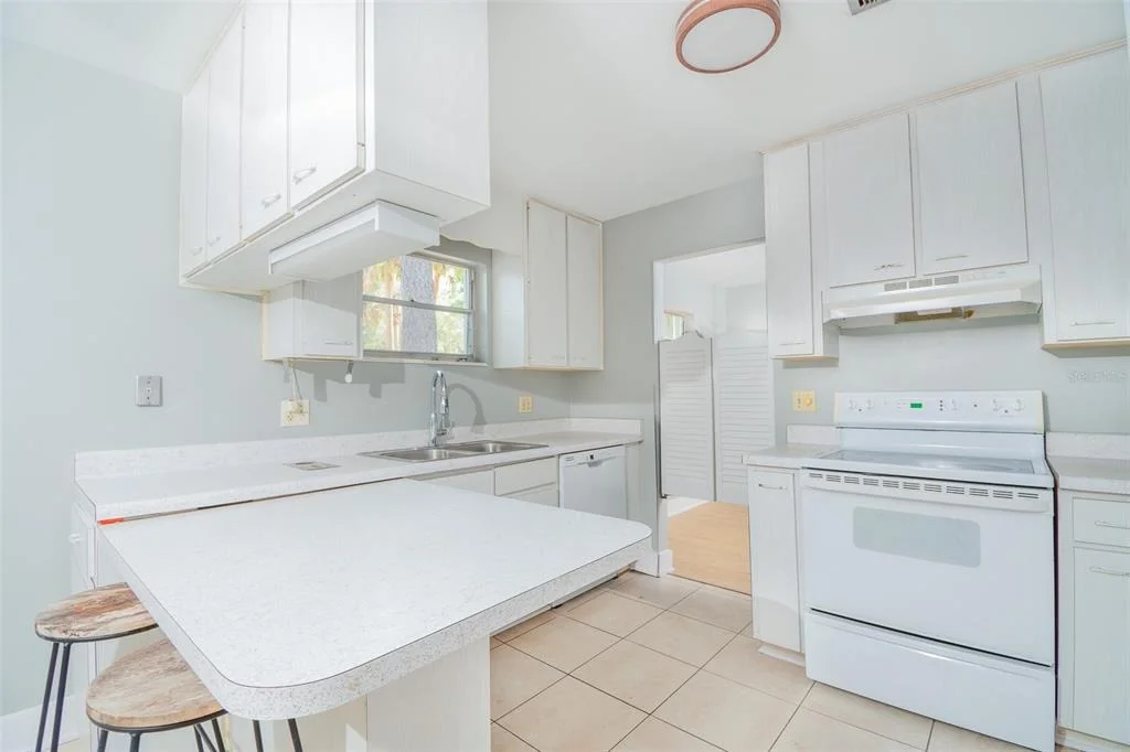 Photo of 703 NE 6TH PLACE