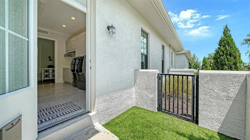 Photo of 8339 LUCERNE LOOP
