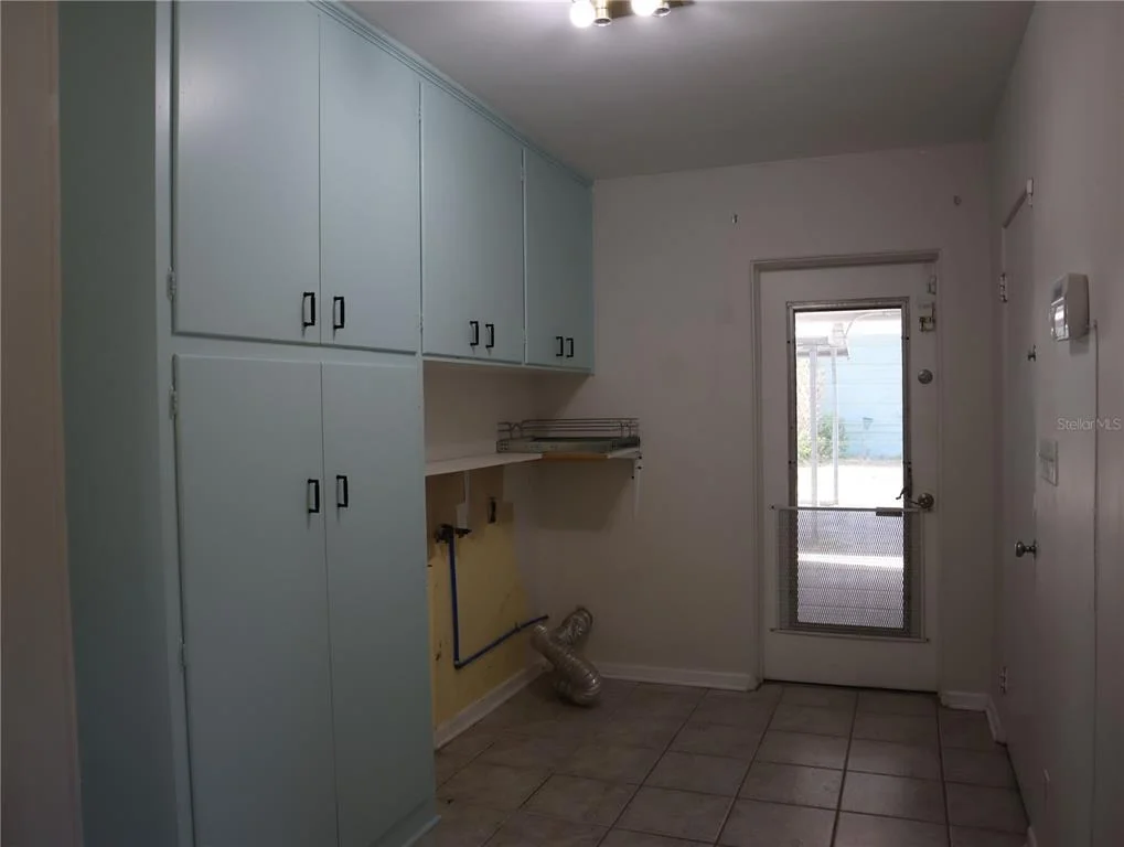 Photo of 940 OLEANDER DRIVE SE