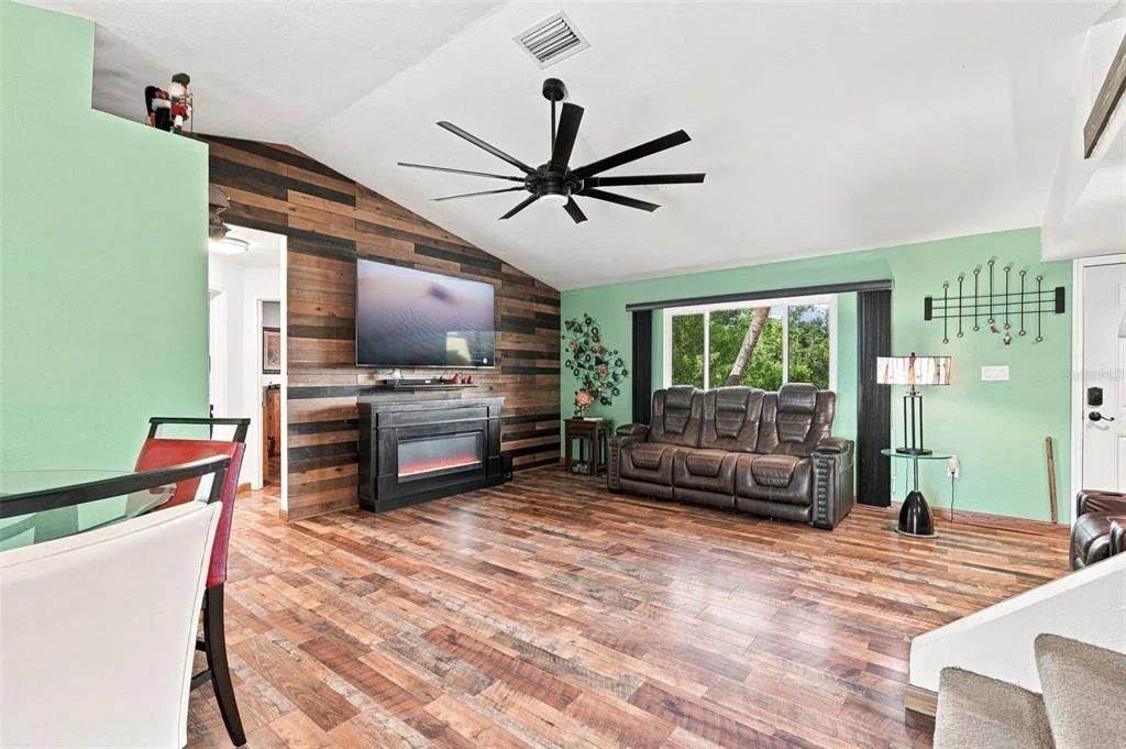 Photo of 195 SUMMERSET DRIVE