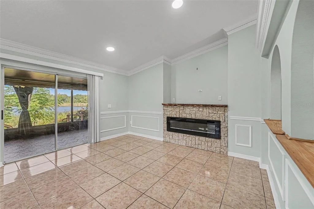 Photo of 817 LAKE DOE BOULEVARD