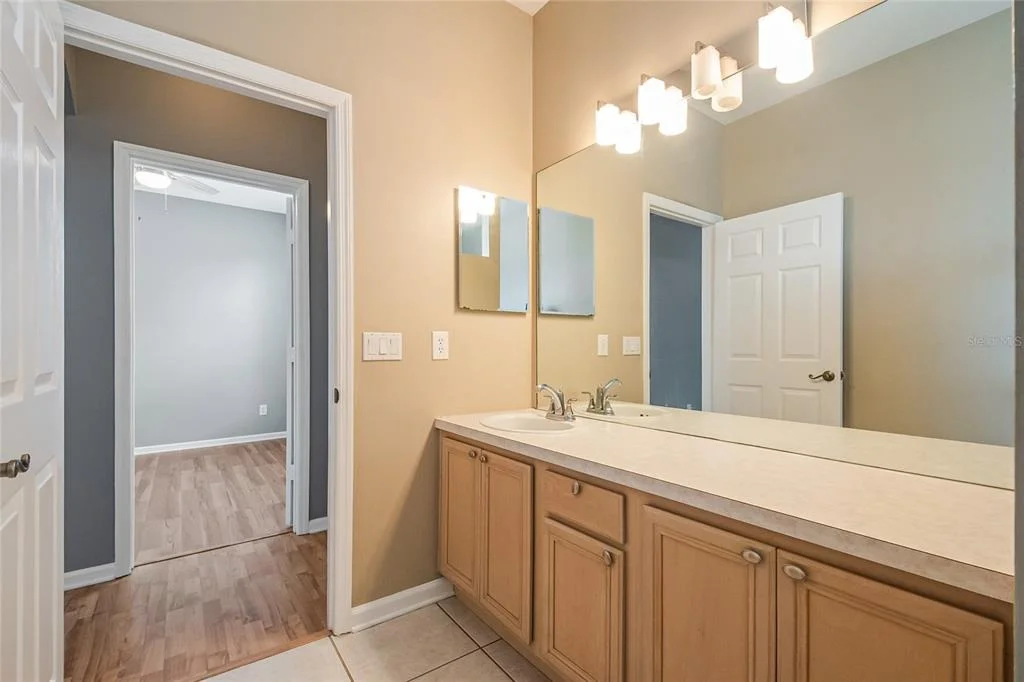 Photo of 116 OAK GROVE CIRCLE