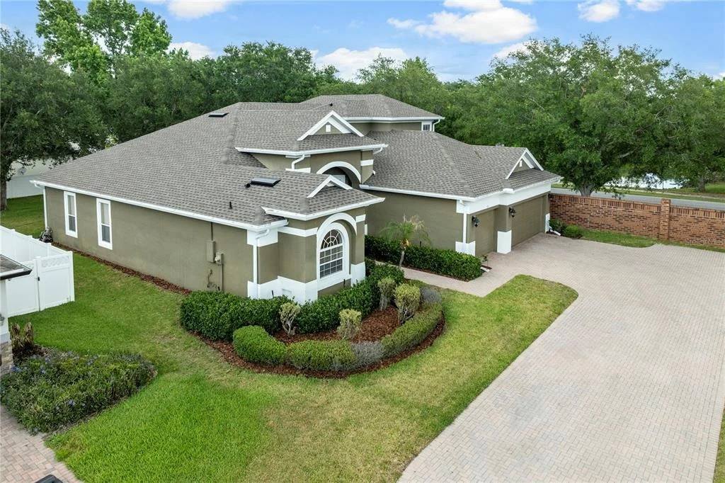 Photo of 925 BAINBRIDGE LOOP