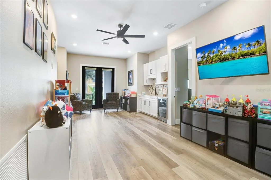 Photo of 6104 LAGOMAR LANE