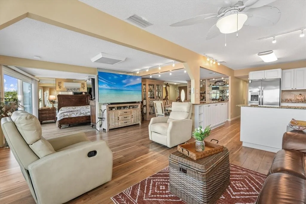 Photo of 33 N STARBOARD DRIVE