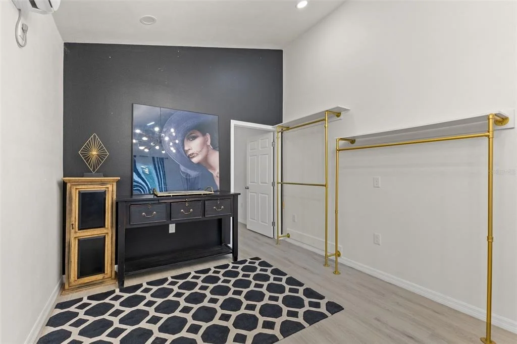 Photo of 14071 LINDEN DRIVE