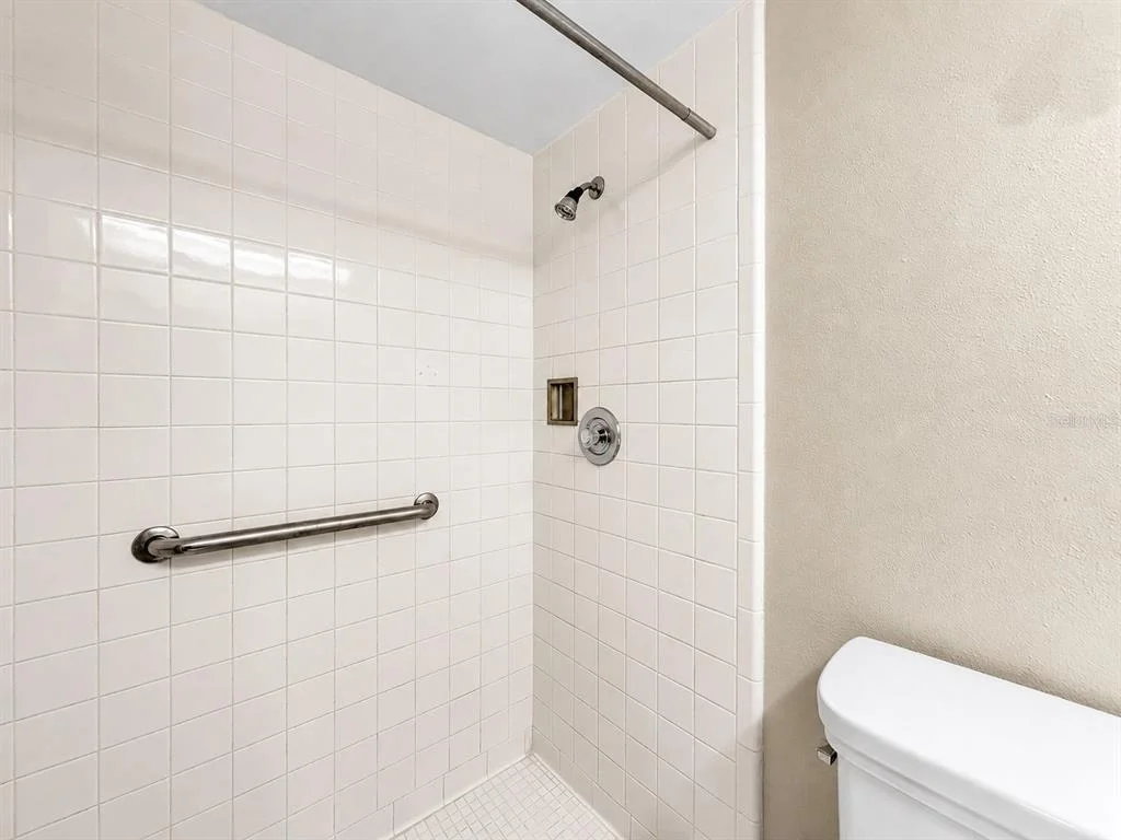 Photo of 913 SUTTON PLACE