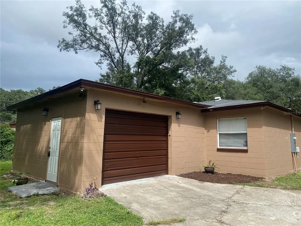 Photo of 1608 LONG LANE