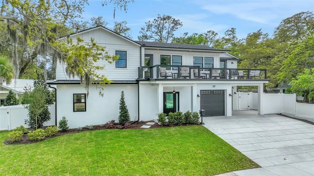 Photo of 39 E PARK AVENUE