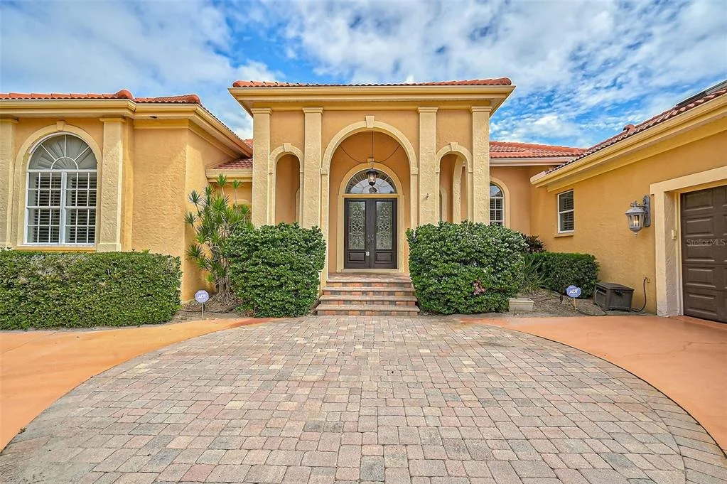 Photo of 909 MACEWEN DRIVE