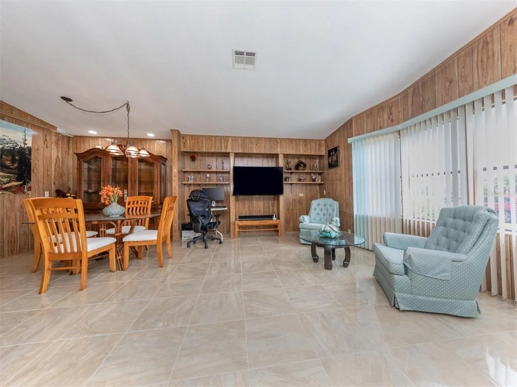 Photo of 628 LA JOLLA CIRCLE