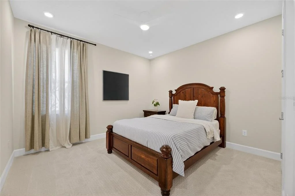 Photo of 914 SIGNET DRIVE