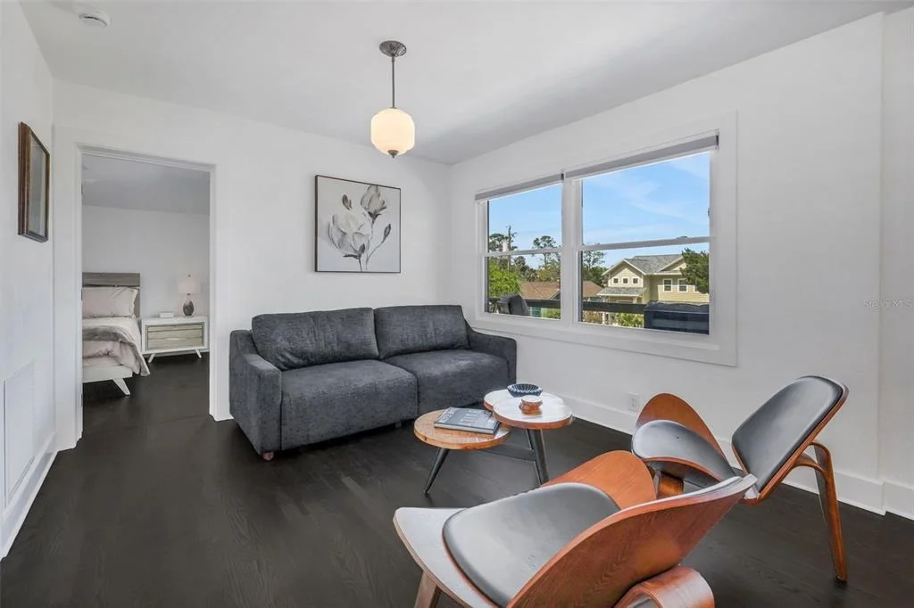 Photo of 39 E PARK AVENUE