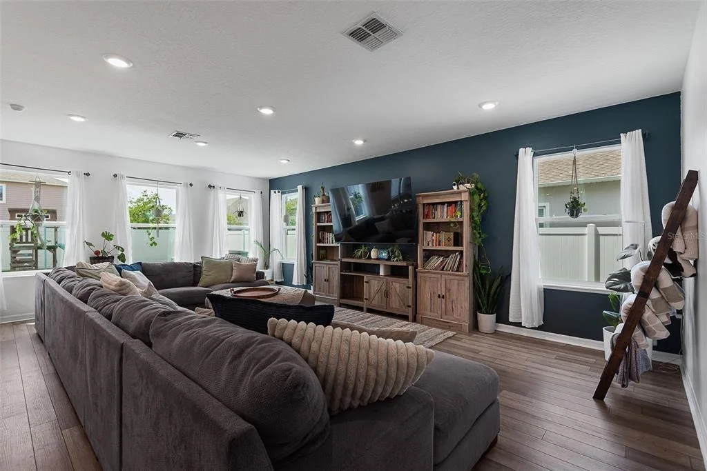 Photo of 123 OAKLEAF WAY
