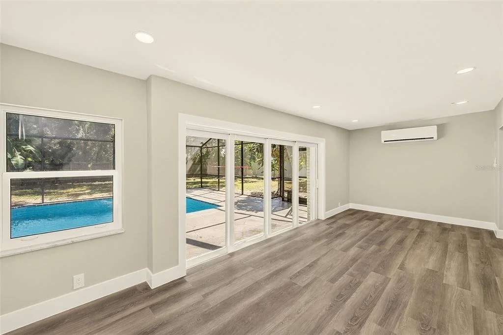 Photo of 1595 OAK LANE