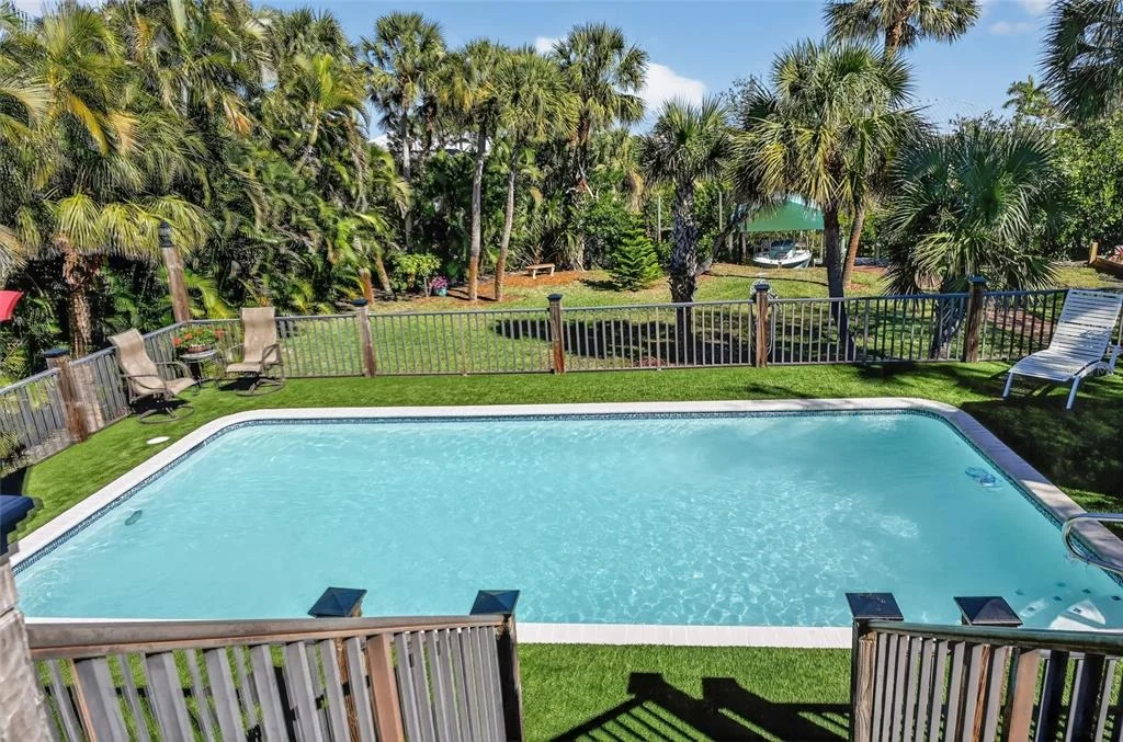 Photo of 10110 CREEKSIDE DRIVE