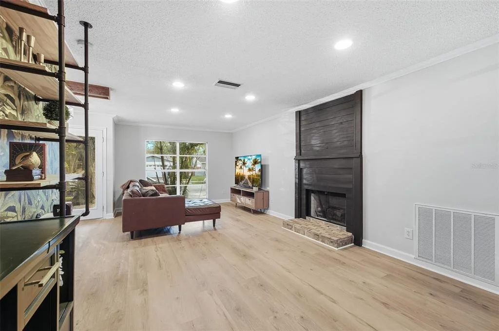 Photo of 9627 HIDDEN OAKS CIRCLE