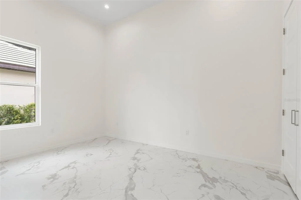 Photo of 116 LONGVIEW WAY N