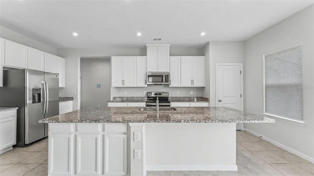 Photo of 2075 AIREDALE WAY