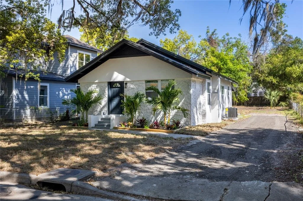 Photo of 418 NW 3RD AVENUE