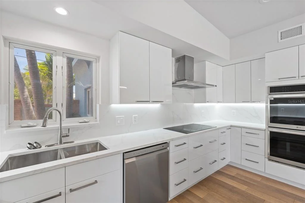 Photo of 528 KEY ROYALE DRIVE
