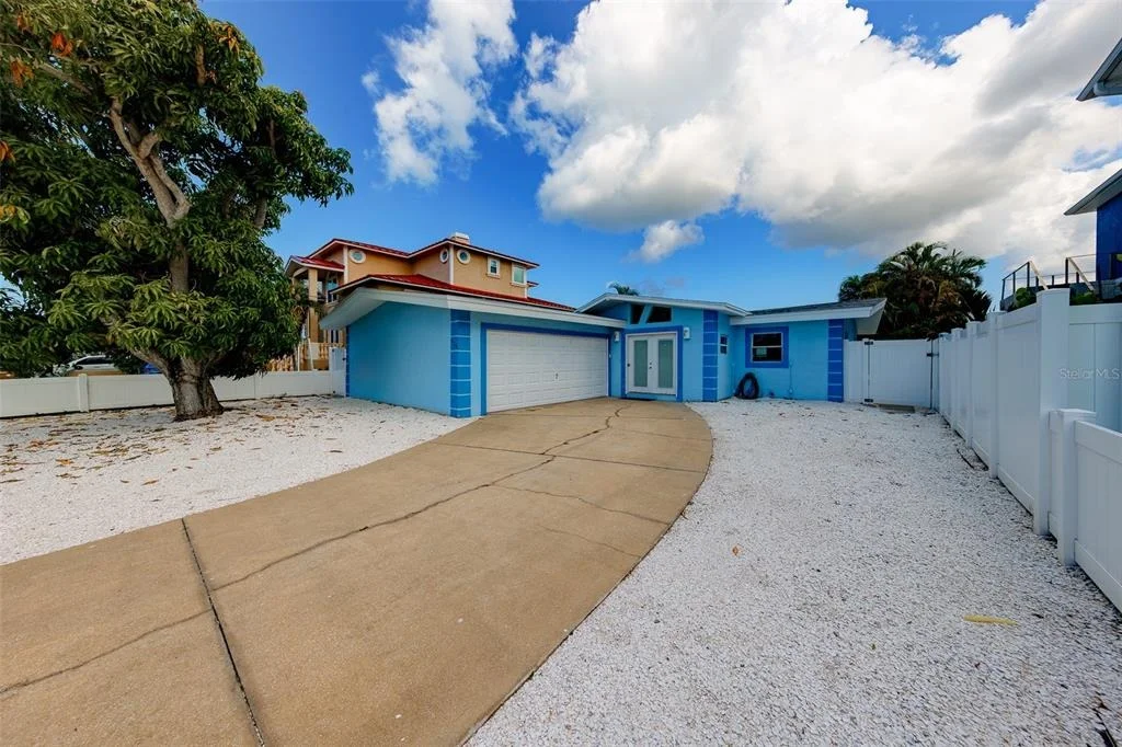 Photo of 814 BAY POINT DRIVE