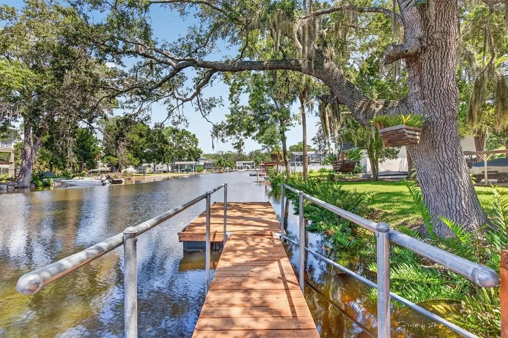 Photo of 6086 ISLAND DRIVE