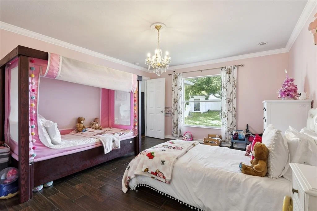 Photo of 939 CLOVERLEAF BOULEVARD