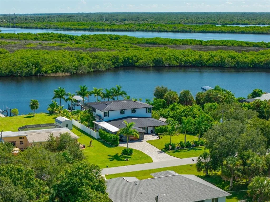 Photo of 2424 HARBOUR DRIVE