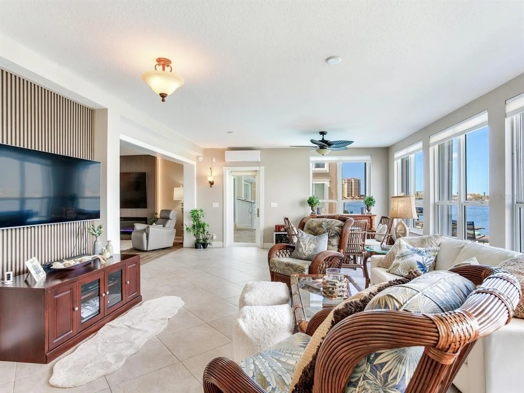Photo of Unit B at 210 DOLPHIN POINT