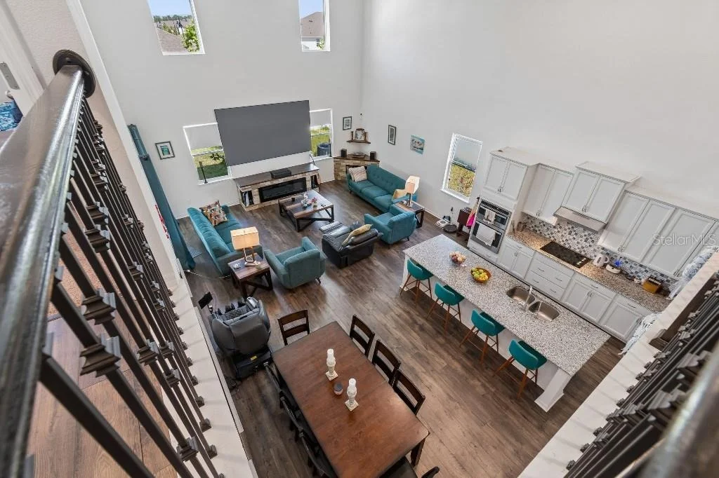 Photo of 1101 LONE PALM WAY